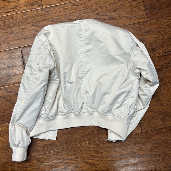 Hollister satin Cream Bomber Jacket - Picture 3 of 7
